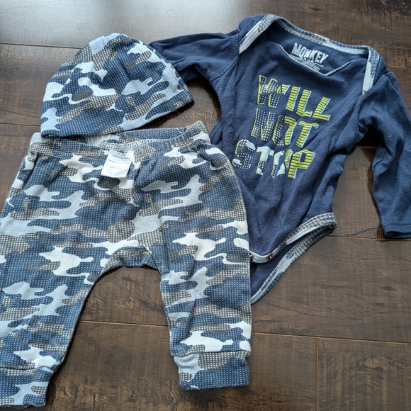 3/$30 Blue digital camo outfit - Picture 1 of 3